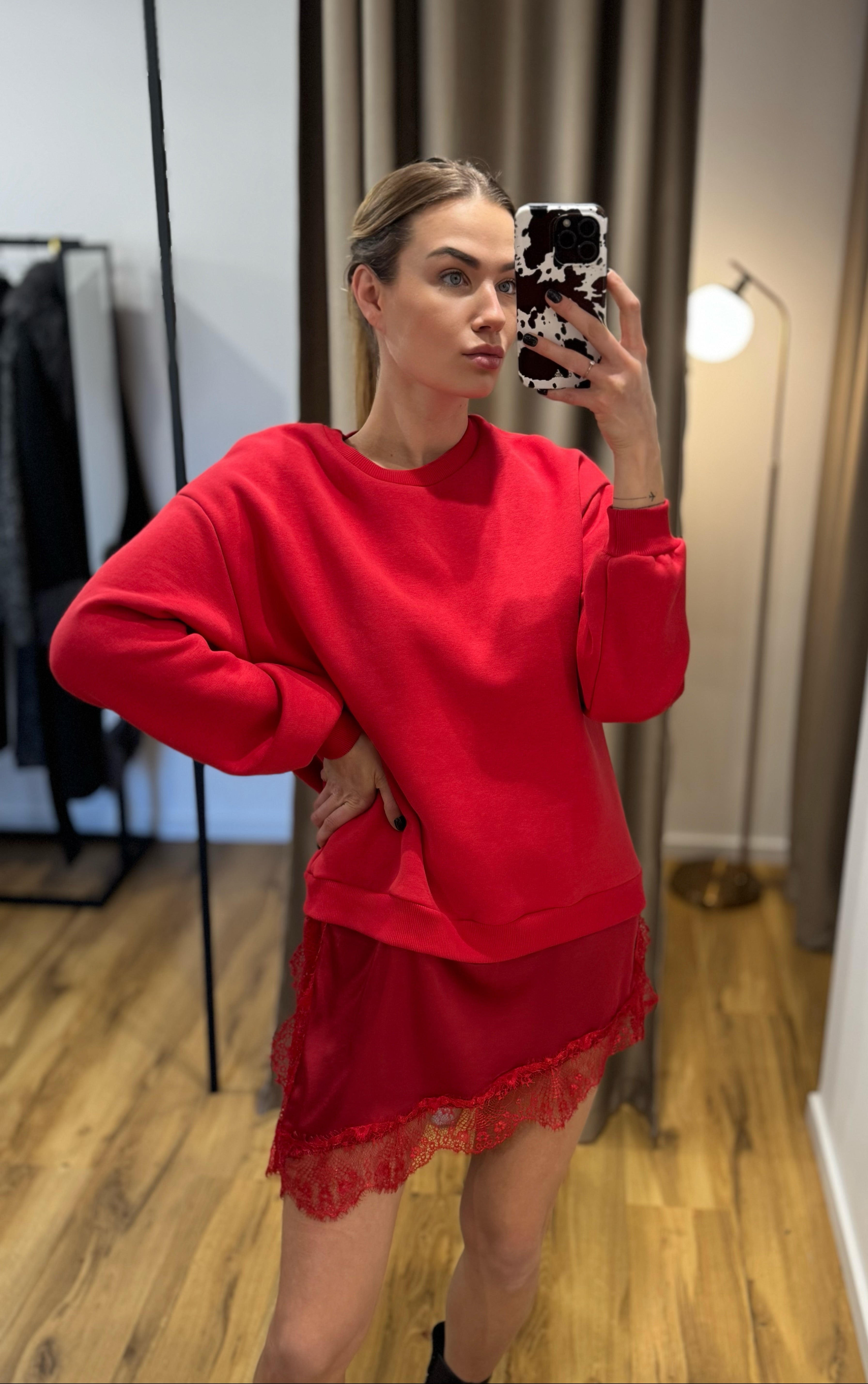 Džemperis su satino sijonu✨