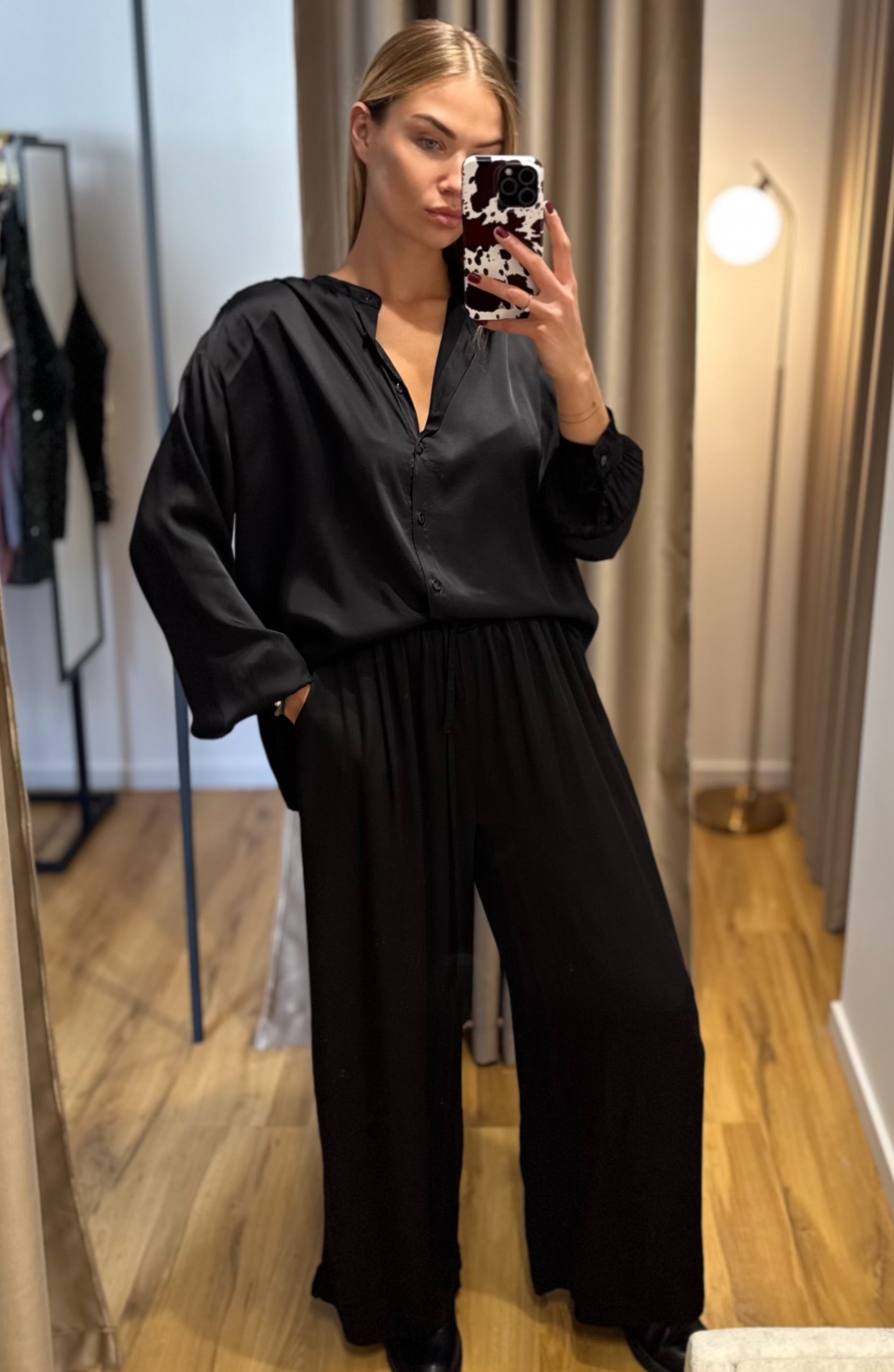 Satino kostiumėlis BLACK