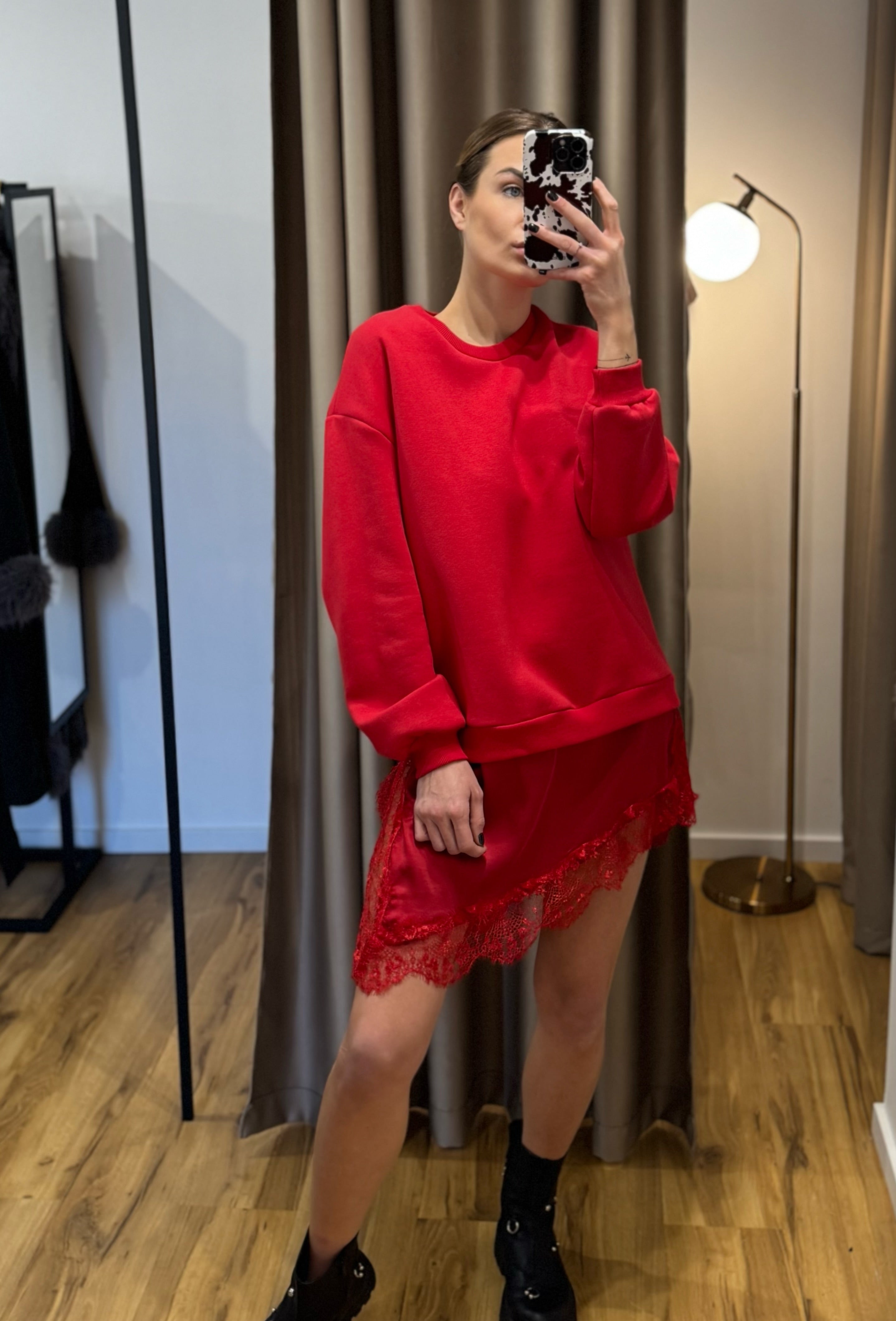 Džemperis su satino sijonu✨