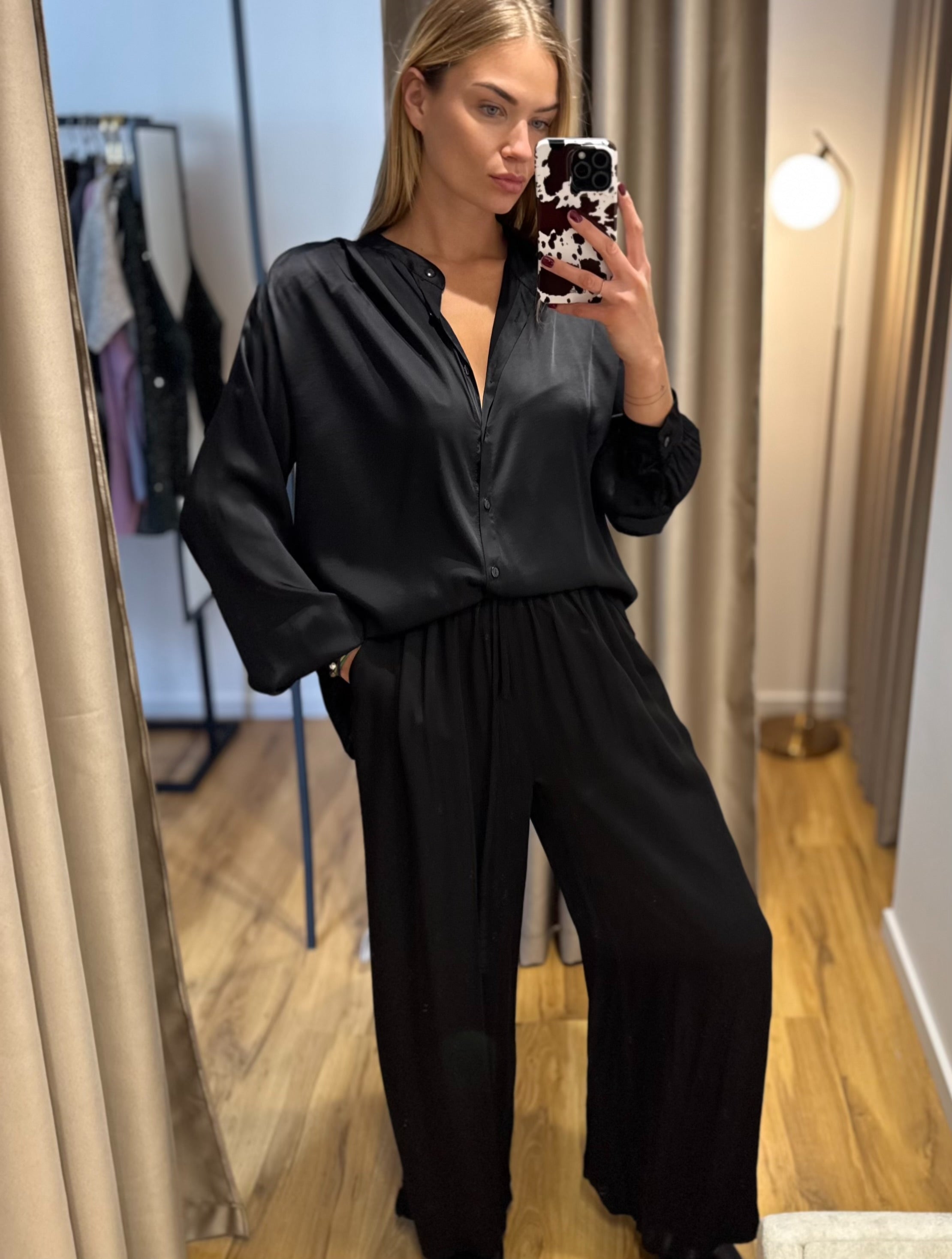 Satino kostiumėlis BLACK